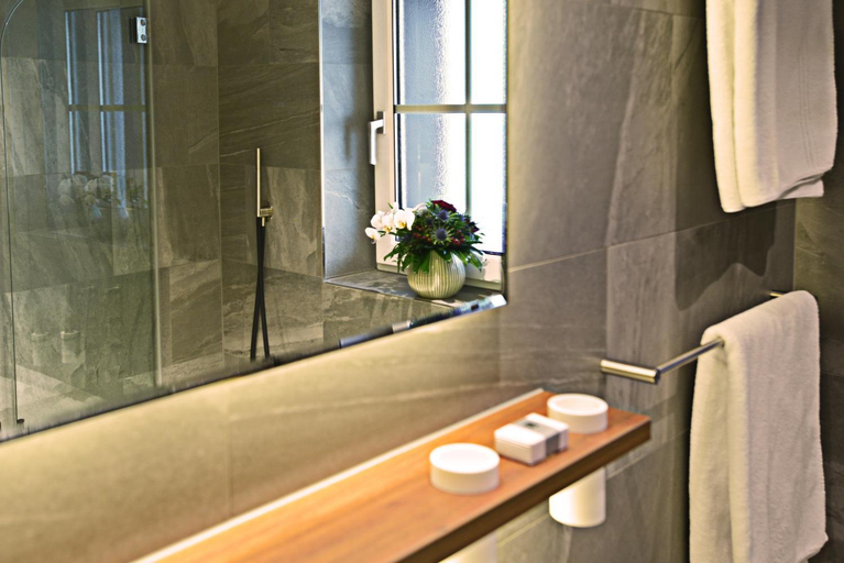 Bathroom 2, Hotel Sonne, Visp