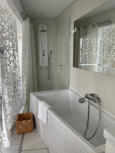 Bathroom 3, Hotel & Spa de La Plage - Mahogany, Bouches-du-Rhône