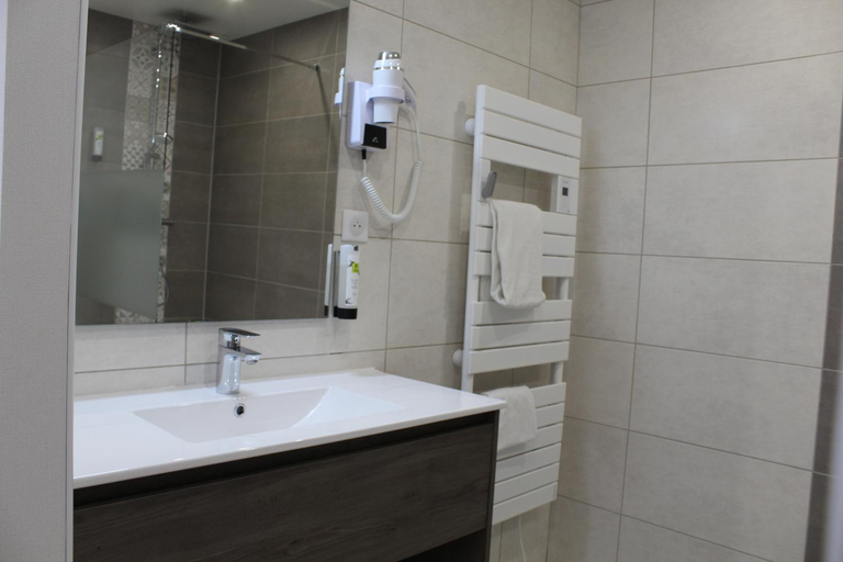 Bathroom 3, Logis Hotel Auberge de l'Allagnonette, Cantal