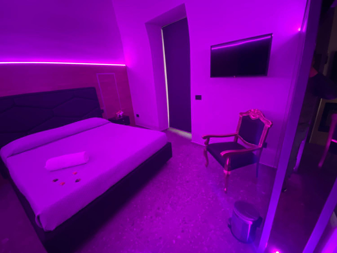 Others 3, Rebel Suite love, Bari