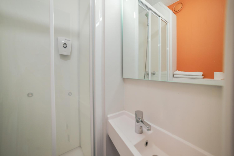 Bathroom 5, PREMIERE CLASSE THIONVILLE Yutz, Moselle