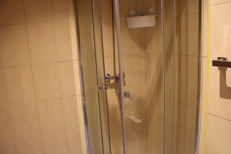 Bathroom 2, Las Violas 9, Madrid