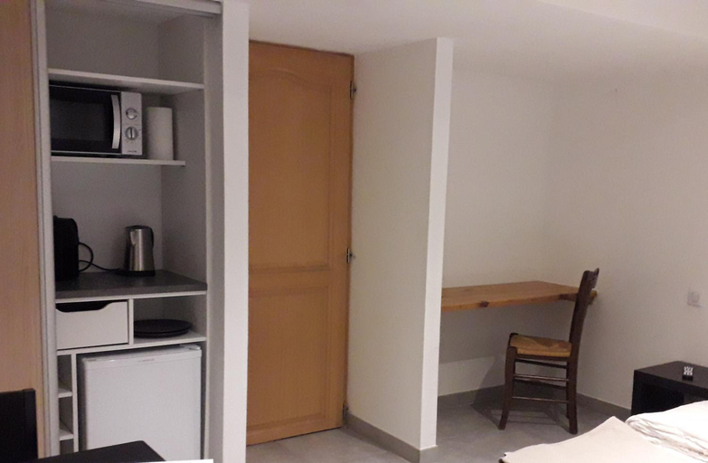 Bedroom, Studio Independant avec parking ferme et securise, Gard