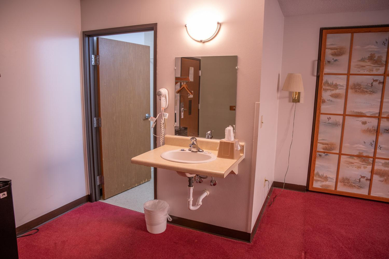 Bathroom 3, Wagner Lakeside Motel, Charles Mix