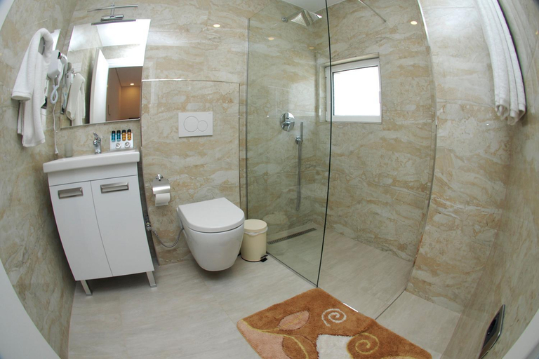 Bathroom 3, Hotel Ramo Saranda, Sarandës
