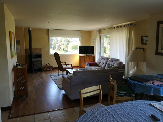 Others 3, Chambre dans Maison fleurie et calme, Morbihan