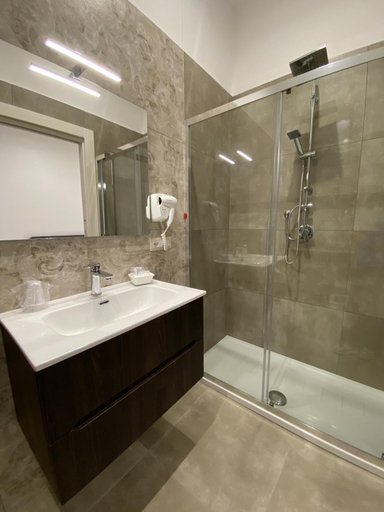 Bathroom 2, Toledo Point, Napoli