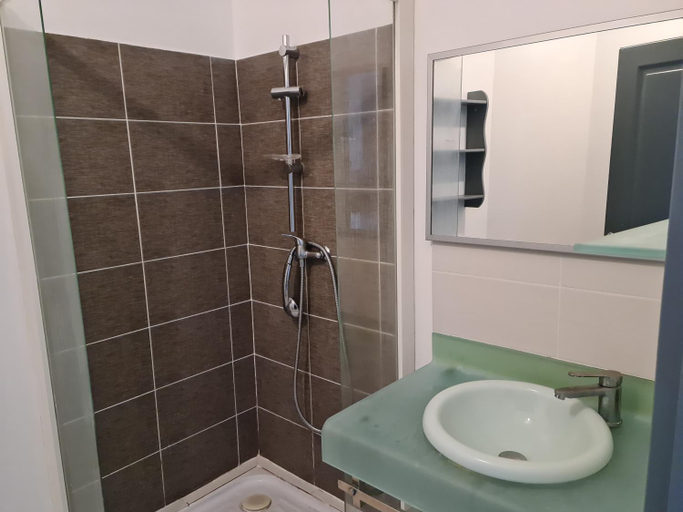 Bathroom 1, Beaugency-3 sur la route des chateaux, Loiret