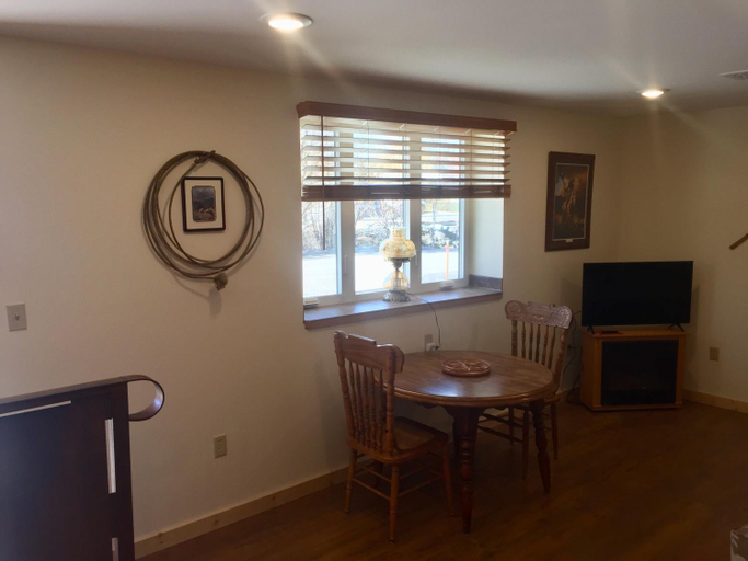 Others 5, Creekside Downtown Vacation Suites, Only Adults 25 or older, Johnson