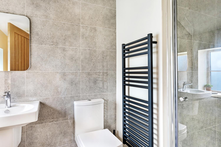Bathroom 2, Shoulder of Mutton Inn, North Yorkshire