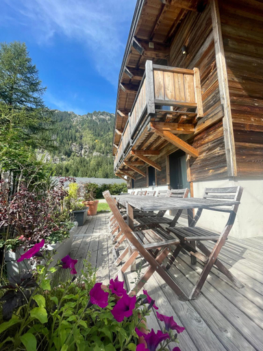 Others 3, Chalet le petit Nicolas, jacuzzi, vue Mont Blanc, Haute-Savoie