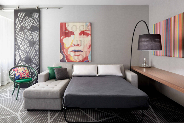 Bedroom 2, Renaissance Montreal Downtown Hotel, Montréal