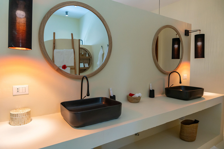 Bathroom 5, Alma Boutique Hotel, Kusini