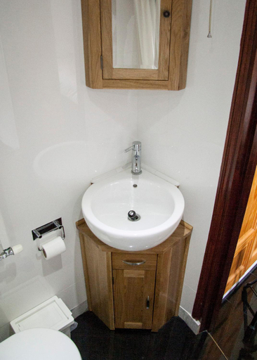 Bathroom 2, Caledonian Studio Flats, London