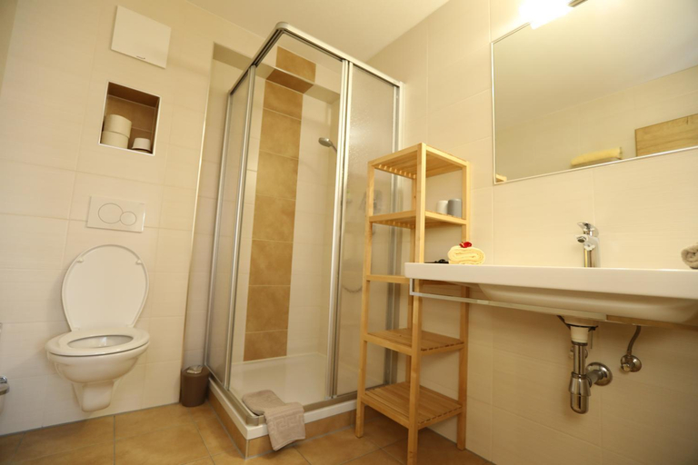 Bathroom 2, Haus Maria, Schwaz