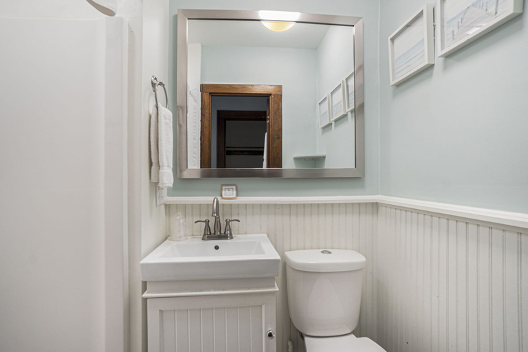 Bathroom 3, Historic Hotel Nichols, Van Buren