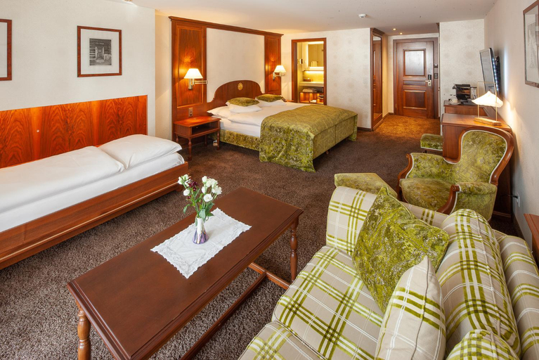 Others 4, Hotel Sonne, Visp