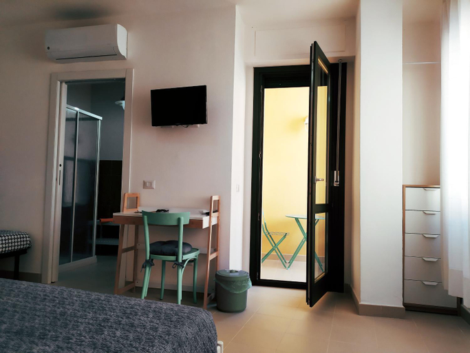 Others 5, Lo Spicchio b&b, Sassari