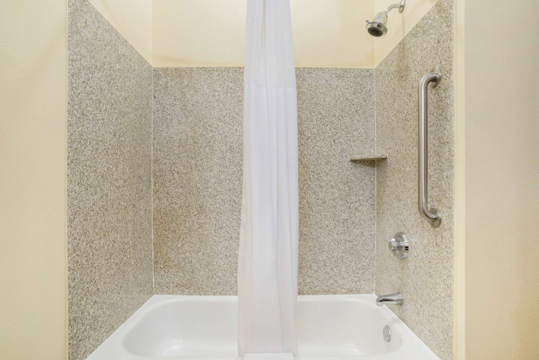 Bathroom 4, Best Western Plus Flowood Inn & Suites, Rankin
