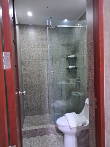 Bathroom 3, Aqua Frontier Hotel and Restaurant, Lobo