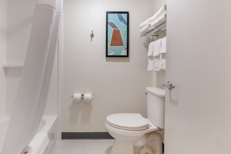 Bathroom 4, Comfort Inn & Suites Beaver Dam, Dodge