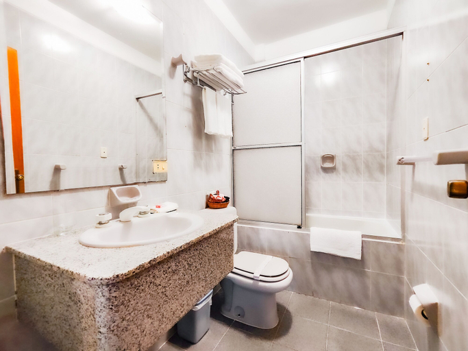 Bathroom 4, Lido Hotel, Andrés Ibáñez