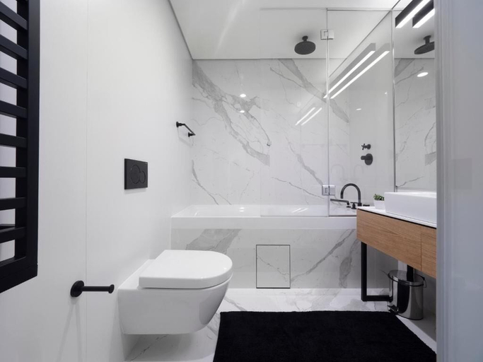 Bathroom 2, One bedroom apartment-Sea&Old Town view