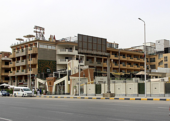 Exterior & Views