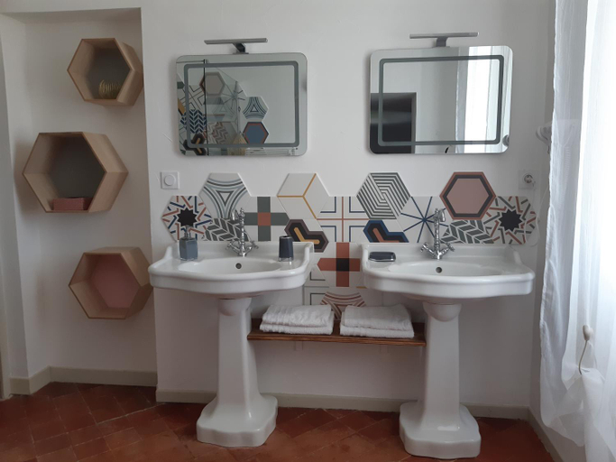 Bathroom 2, LE MAS DES FLANERAIES, Vaucluse