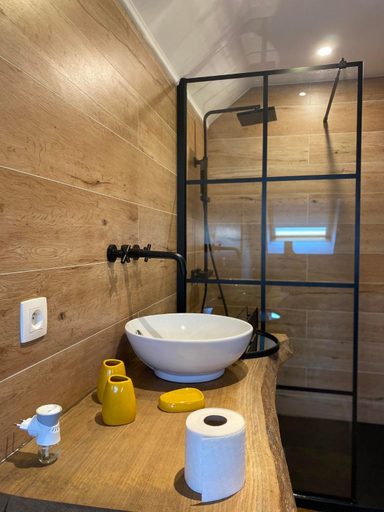 Bathroom 2, Les Ambassadeurs, Liège