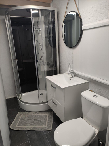 Bathroom 3, Gite Les Eylauds, Puy-de-Dôme