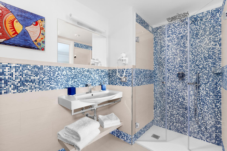 Bathroom 2, Le Palme Sorrento, Napoli