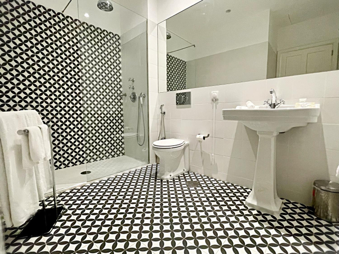 Bathroom 3, Caleway Hotel, Vila Nova de Gaia