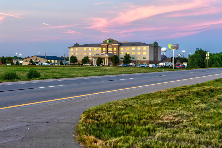 Exterior & Views 2, Holiday Inn Express & Suites SALINA by IHG, Saline
