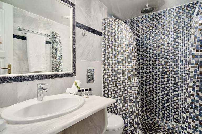 Bathroom 4, Merovigliosso, South Aegean