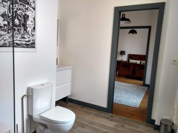 Bathroom 2, Number15 Guesthouse Carcassonne, Aude