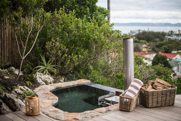 Others 3, Ridge House, Overberg