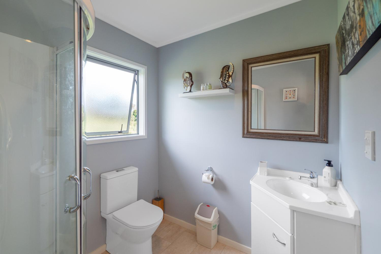 Bathroom, Pukeko Nest, Far North
