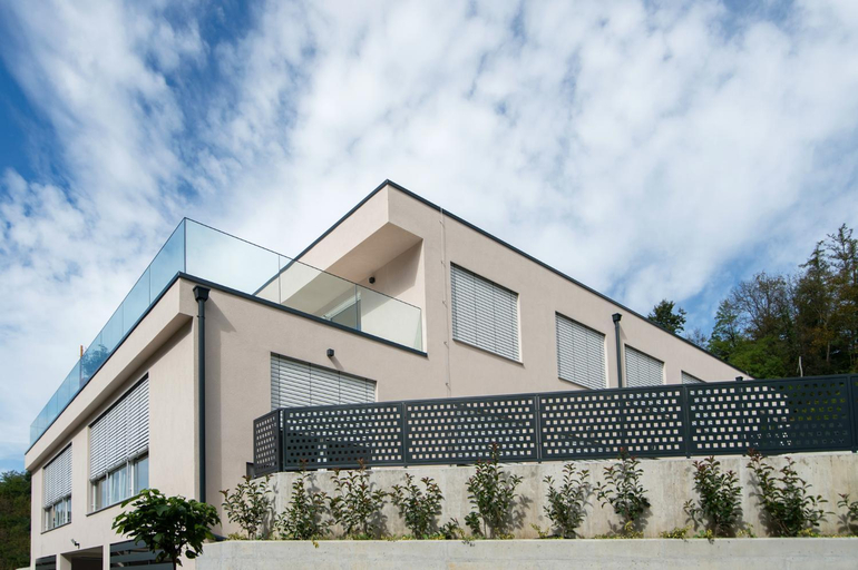 Exterior & Views