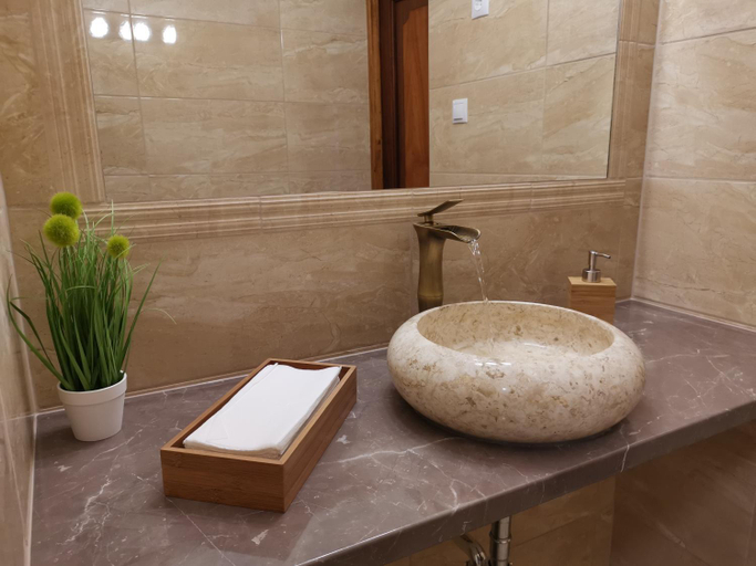 Bathroom 4, Laguna Panzio, Gárdony