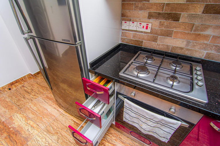 Kitchen 4, Metin Houses
