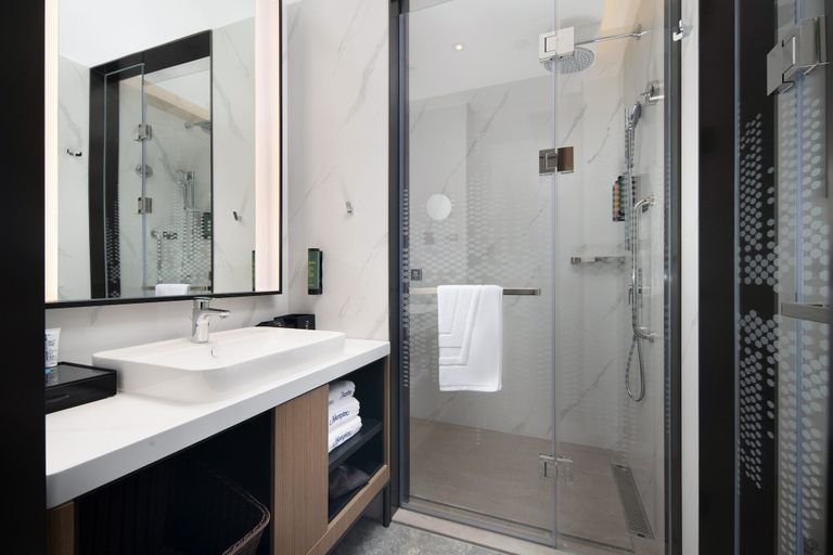 Bathroom 3, Hampton by Hilton Renhe Baiyun Airport, Guangzhou
