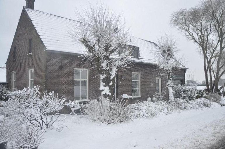 Others 4, Hoeve Delshorst, Heythuysen