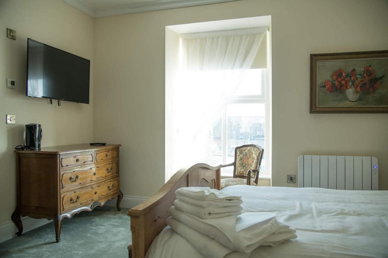 Others 4, The Royal, Gwynedd
