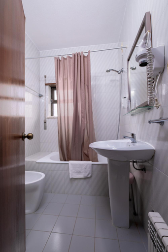 Bathroom 4, Hotel Verde Pinho, Marinha Grande