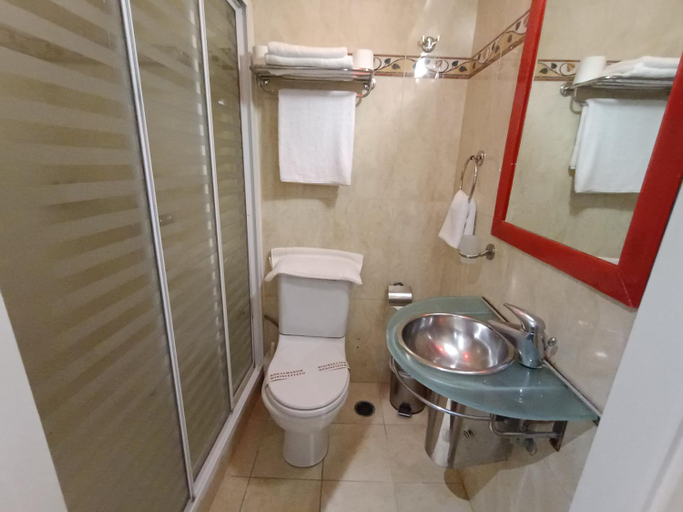 Bathroom, Hotel Queens Leriotis, Attica