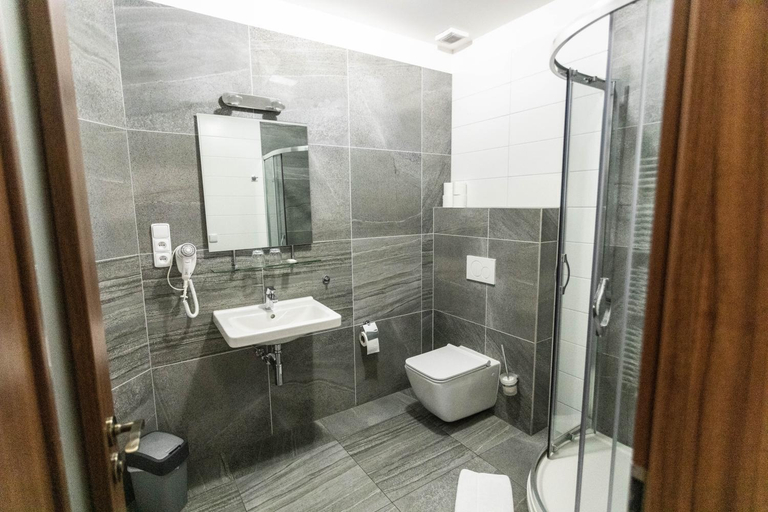 Bathroom 2, Pension-Kralovske Lazne, Nymburk
