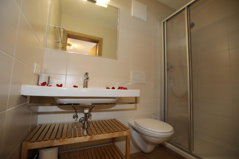 Bathroom 5, Haus Maria, Schwaz