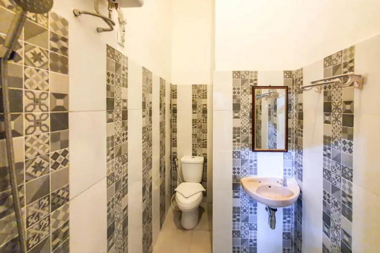 Bathroom 16