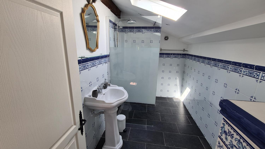 Bathroom 3, La Sentinelle, Var